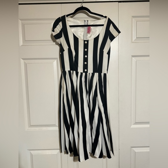 Pinup Girl Clothing - Diana Dress in Mark Stripe - Picture 2 of 3